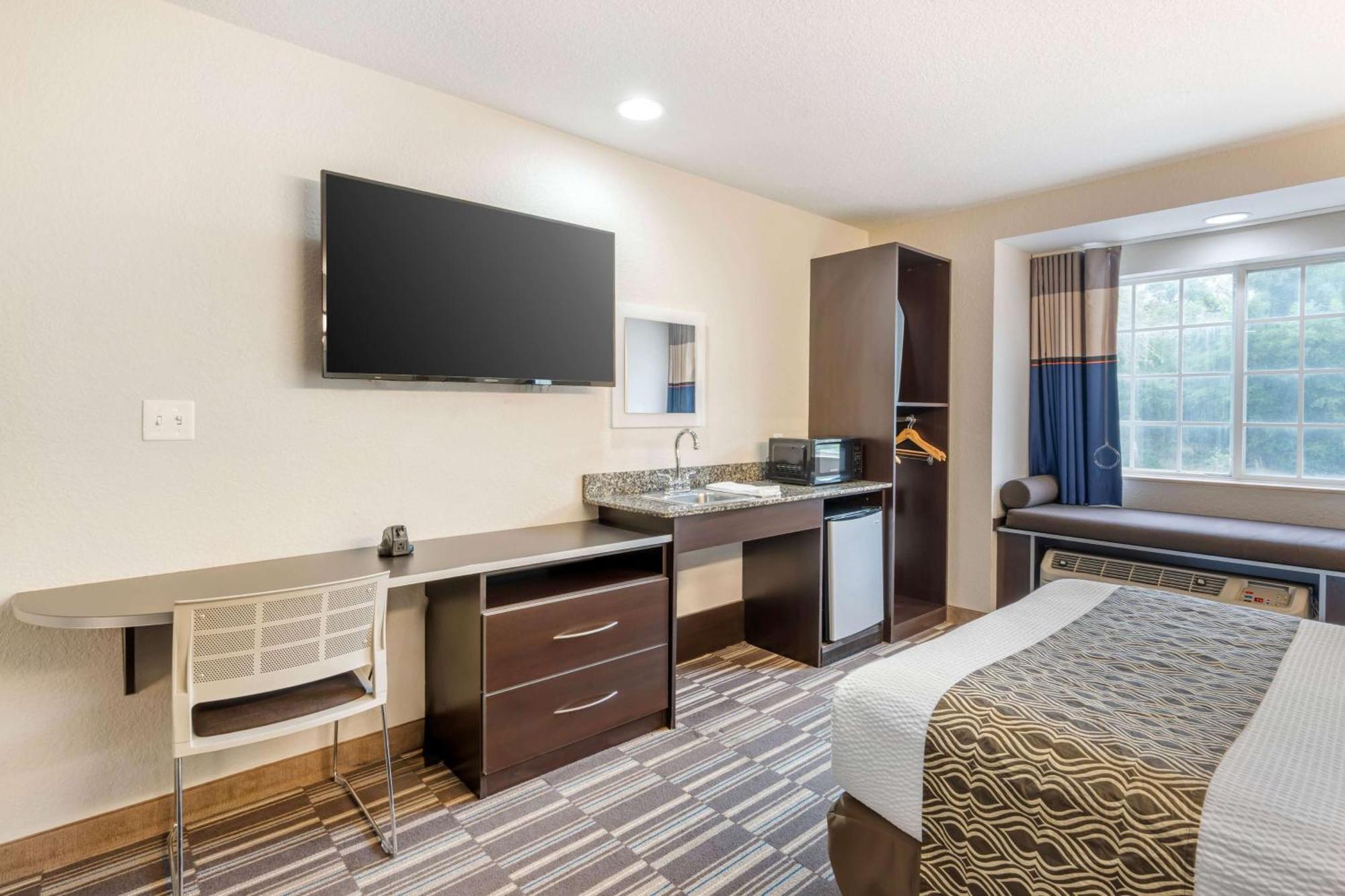 Microtel Inn & Suites By Wyndham Brooksville Ridge Manor Exteriör bild